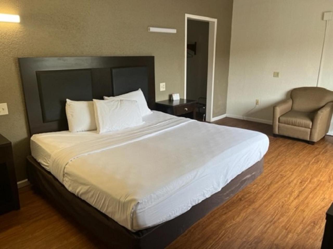 Posh Inn & Suites Wisconsin Rapids Habitación foto